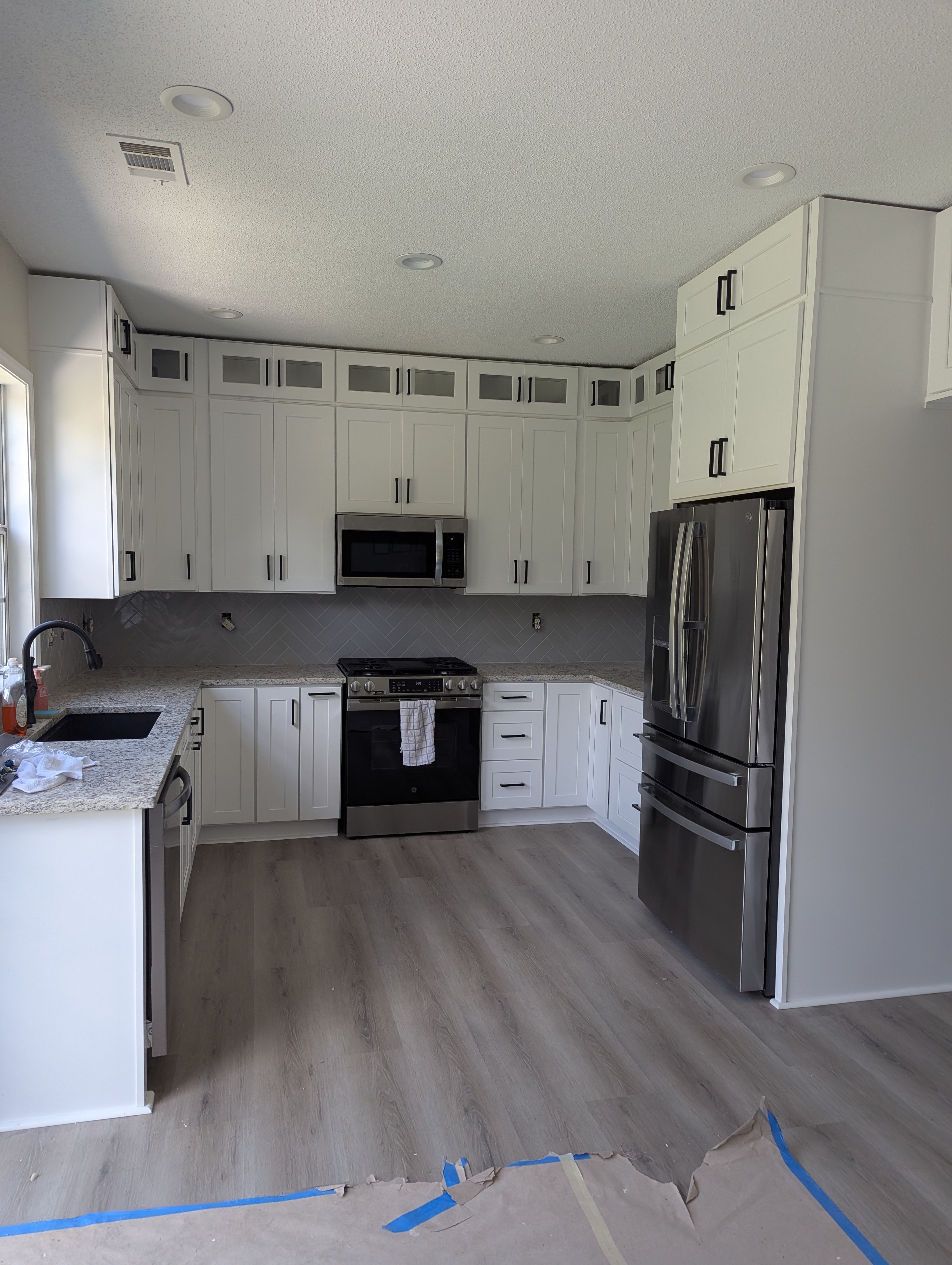 Kaiser kitchen renovation – white shaker cabinets with stainless appliances